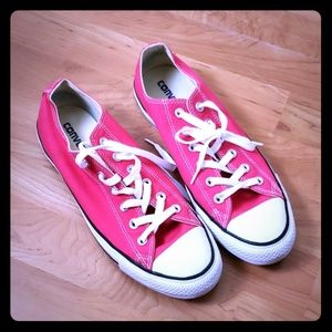 Barely worn PINK converse all star sneakers sz 10